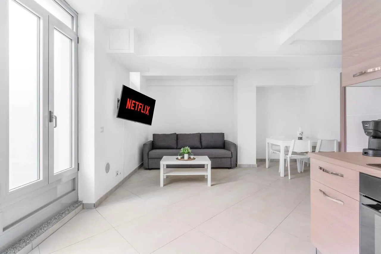 Apartment Sc4 -Affori - Niguarda- Garden- Spacious- Milan Italy